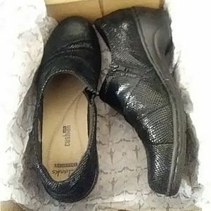 Women's Clarks size 7